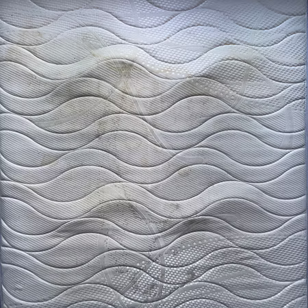 Matelas sale avant nettoyage professionnel Poitiers